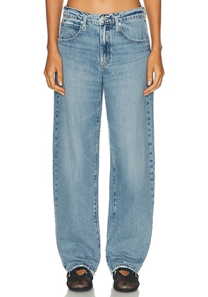 FRAME Low Slung Barrel Jeans in Ziggy - Denim-Light. Size 34 (also in ).