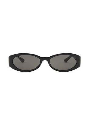 Gucci Hailey Oval Sunglasses in Black - Black. Size all.