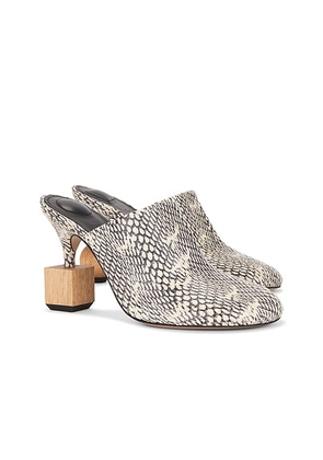 JACQUEMUS Les Mules Bisou in Beige - Beige. Size 36 (also in 39).