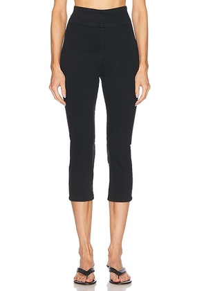 FRAME Jetset City Capri Pant in Sheen Noir - Black. Size 1 (also in ).