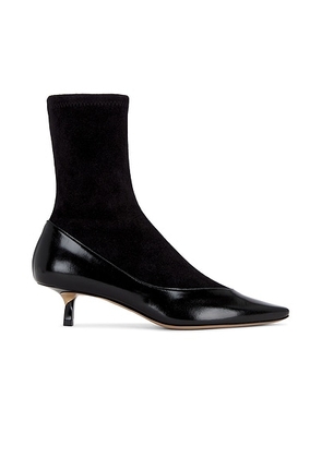 JACQUEMUS Les Bottines Tourni Pump in Black - Black. Size 36 (also in ).
