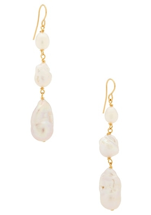 Jil Sander Pearl Earrings in Gold & White - Metallic Gold. Size all.