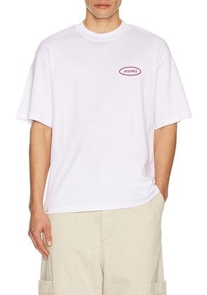 JACQUEMUS Le T-Shirt Stazione in Station Patch White - White. Size M (also in S, XL).