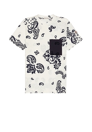 Moncler SS T-Shirt in Bandana Print - White. Size L (also in M, S, XL).