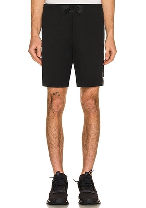 On Hybrid Shorts in Black - Black. Size M (also in S, XL).