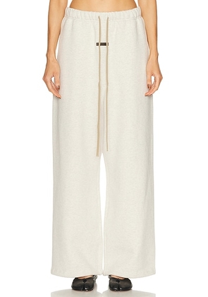Fear of God ESSENTIALS Lounge Sweatpant in Oatmeal Heather - Light Grey. Size L (also in M, S, XL, XS, XXS).