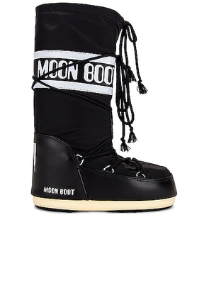 MOON BOOT Nylon Classic Boot in Black - Black. Size 35/38 (also in ).