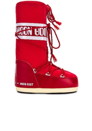 MOON BOOT Nylon Classic Boot in Red - Red. Size 39/41 (also in 35/38).