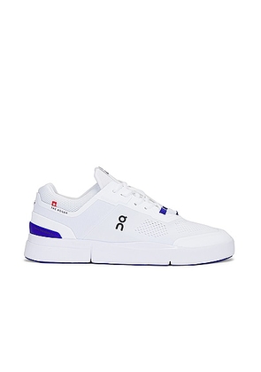 On The Roger Spin Sneaker in Undyed & Indigo - White. Size 7 (also in ).