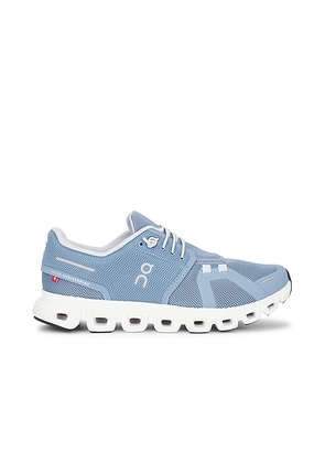 On Cloud 6 Sneaker in Chambray & White - Blue. Size 5 (also in 5.5, 6.5, 7.5).