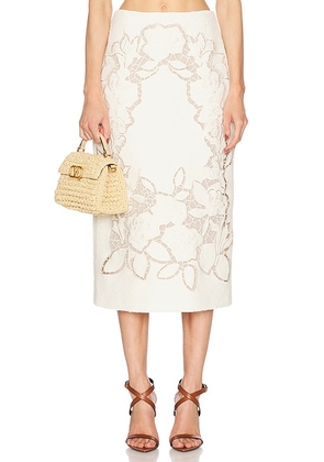 Oscar de la Renta Tweed Midi Skirt in Ivory - Ivory. Size 4 (also in 6).