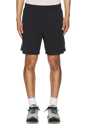 On 7 Core Shorts in Black - Black. Size L (also in M).
