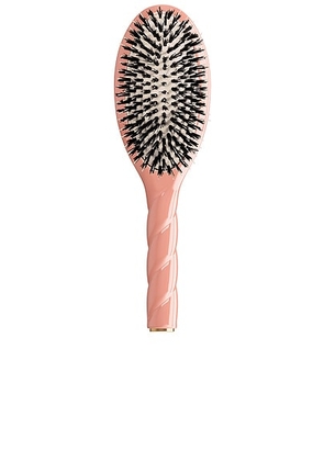 La Bonne Brosse Large Brush N02 in Orange Coral - Coral. Size all.