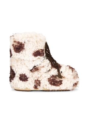 MOON BOOT Icon Low Curly Boot in Cow - Cream. Size 36-38 (also in ).