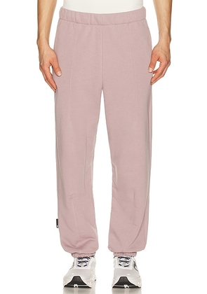 On Club Pants in Heron - Mauve. Size L (also in M, XL/1X).