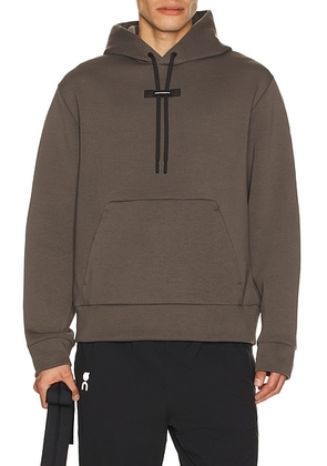 On Focus Tech Hoodie in Shadow - Black. Size L (also in M, XL/1X).