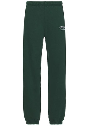 Sporty & Rich x Hotel Carlyle Script Embroidered Sweatpant in Forest - Dark Green. Size XL/1X (also in ).