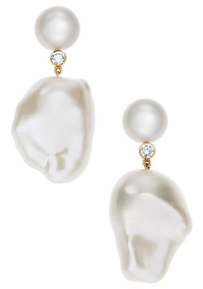 Sophie Bille Brahe Venus Diamant Earrings in 14k Recycled Yellow Gold  Freshwater Pearls  & Diamonds - Ivory. Size all.