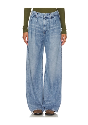 Citizens of Humanity Petra Pleated Wide Leg Jeans in Denim-Light. Size 31. Also in 32.