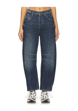 Free People x We The Free Good Luck Mid Rise Barrel Jeans in Blue. Size 24. Also in 26, 27, 28, 29, 31.
