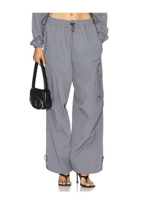 OFF-WHITE Off Parachute Pant in Grey. Size 36. Also in 40.