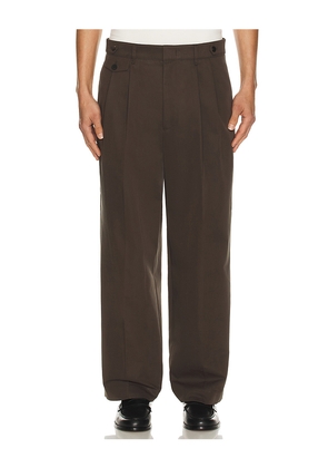 Le17Septembre Two Tuck Trousers in Brown. Size 48. Also in 52.