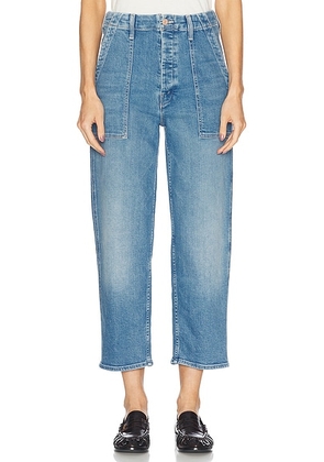 MOTHER The Patch Pocket Private Flood Jeans in Flag Me Down - Denim-Light. Size 27 (also in ).