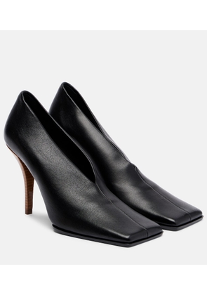 Alaia 90 leather pumps