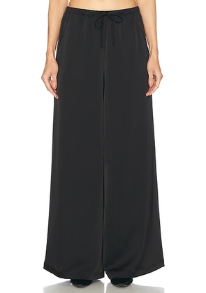 LESET Barb Baggy Pant in Black - Black. Size L (also in ).