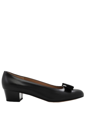 Ferragamo Ladies Vara Bow Pump Shoe in Black