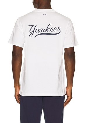 Sporty & Rich Yankees Curve T-Shirt in White - White. Size L (also in M, S, XL/1X).