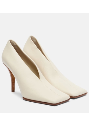 Alaia 90 leather pumps