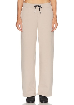 On Focus Tech Sweatpant in Desert - Beige. Size M (also in S, XS).
