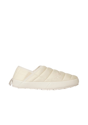 The North Face x SKIMS Thermoball Traction V Mule in SK Bone - White. Size 9 (also in 5).