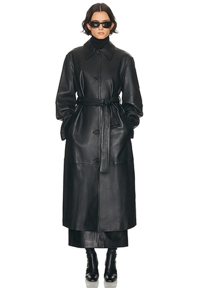 Toteme Belted Leather Coat in Black - Black. Size 34 (also in ).