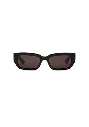 Bottega Veneta Dash Sunglasses in Black.