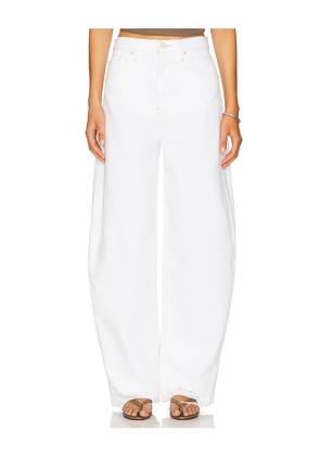 Hudson Jeans Bailey Relaxed Barrel in White. Size 24. Also in 28, 31.