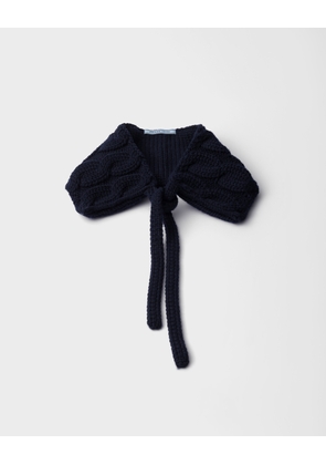 Cable-knit wool collar