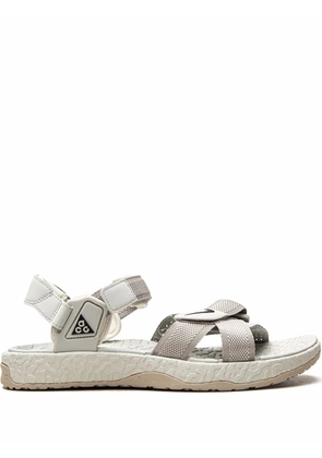 Nike ACG Air Deschutz 'Cream' sandals - White
