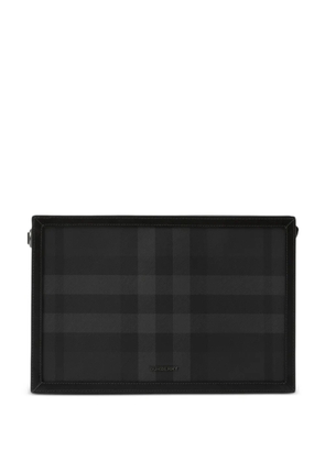 Burberry logo-plaque checked clutch bag - Black