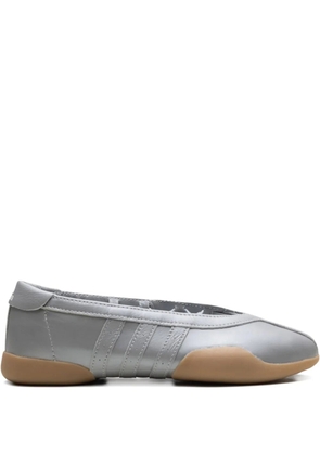 adidas Taekwondo Mei Ballet 'Silver Metallic/Silver Metallic/Gum' sneakers - Grey