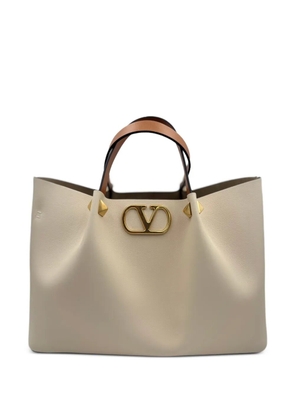 Valentino Garavani logo-appliqué tote bag - Neutrals