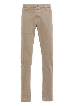 Jacob Cohën Bobby logo-patch trousers - Neutrals