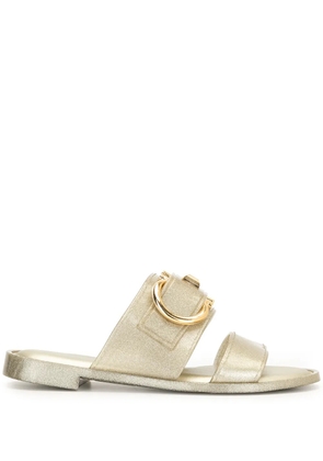 Ferragamo Gancini metallic flat sandals - Gold