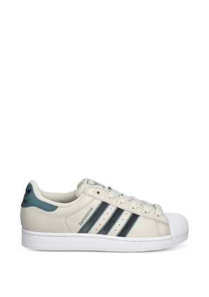 adidas Superstar three-striped sneakers - Neutrals