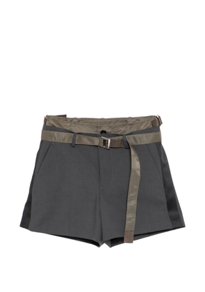 sacai belt-detail shorts - Grey