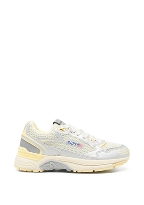 Autry Hyperway panelled sneakers - Yellow