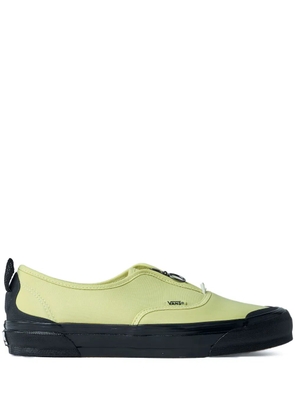 Vans front-zip round-toe sneakers - Yellow