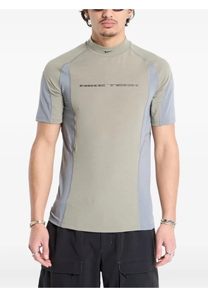 Nike short sleeve base layer - Green