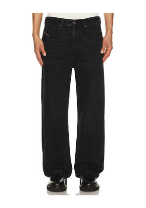 Diesel Relaxed Fit 2001 D-macro Jean in Black. Size 30. Also in 31, 32, 33, 36.